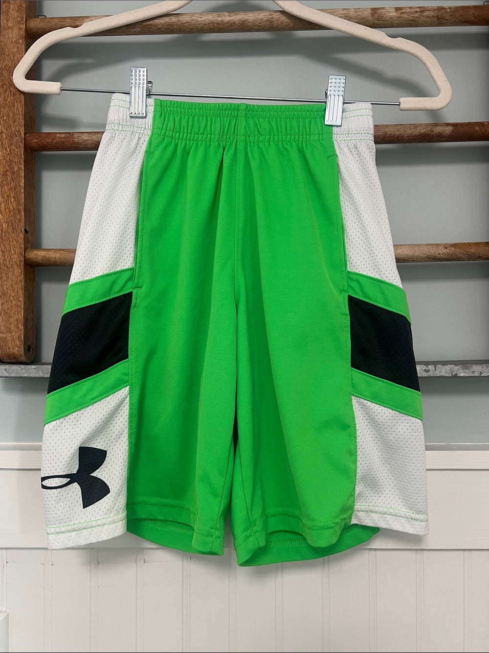 Boys, Under Armour Golf size youth small green and white